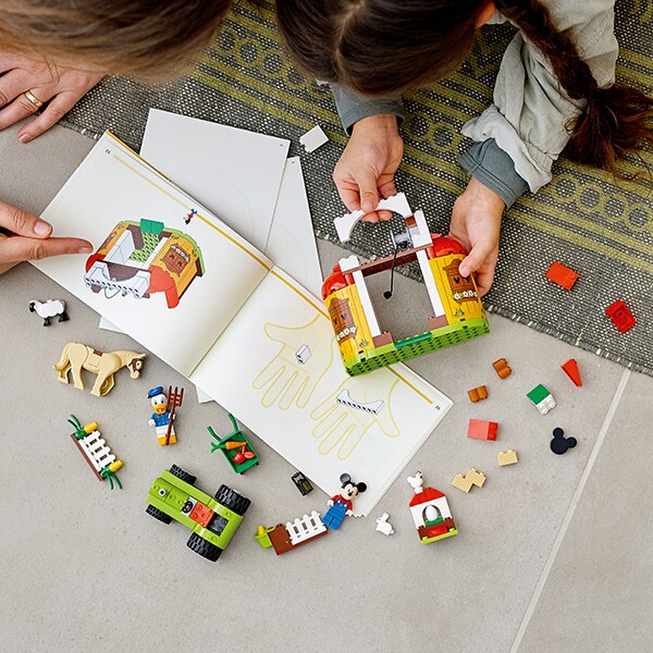 LEGO Mickey and Friends: Ferma lui Mickey Mouse si Donald Duck 10775, 4 ani+, 118 piese