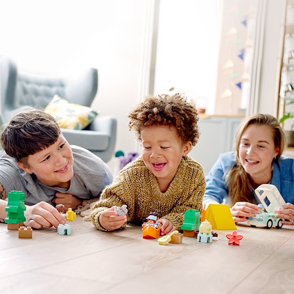 LEGO DUPLO: Aventura cu rulota de vacanta a familiei 10946, 2 ani+, 30 piese