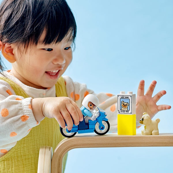 LEGO Duplo: Motocicleta de politie pentru salvare 10967, 2 ani+, 5 piese