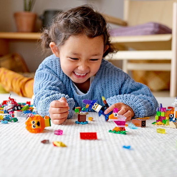 LEGO Classic: Caramizi transparente creative 11013, 4 ani+, 500 piese