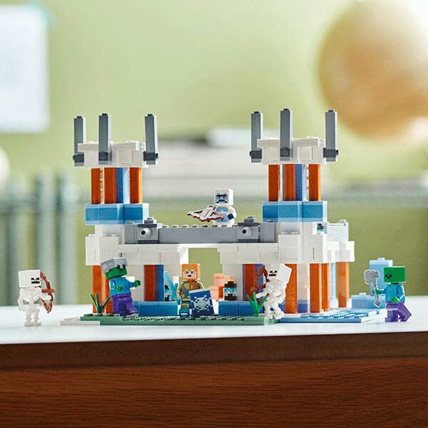 LEGO Minecraft: Castelul de gheata 21186, 8 ani+, 499 piese