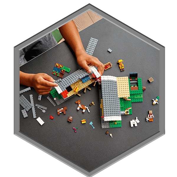 LEGO Minecraft: Hambarul rosu 21187, 9 ani+, 799 piese