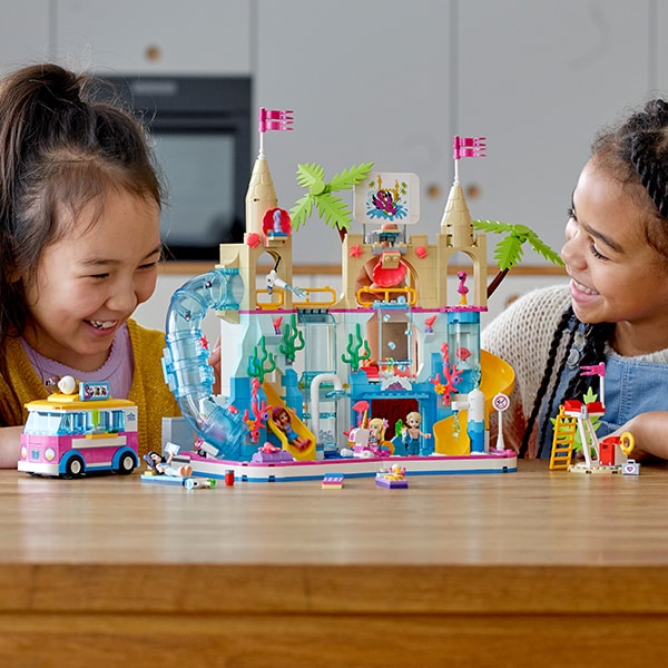 LEGO Friends: Parc acvatic distractiv 41430, 8 ani+, 1001 piese