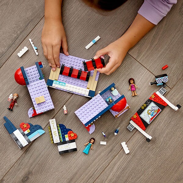 LEGO Friends: Cinematograful din Heartlake City 41448, 7 ani+, 451 piese