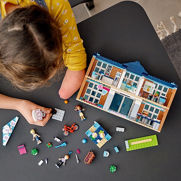 LEGO Friends: Scoala orasului Heartlake 41682, 6 ani+, 605 piese