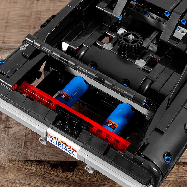 LEGO Technic: Dom's Dodge Charger 42111, 10 ani+, 1077 piese