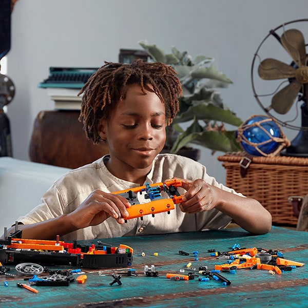 LEGO Technic: Aeroglisor de salvare 42120, 8 ani+, 457 piese