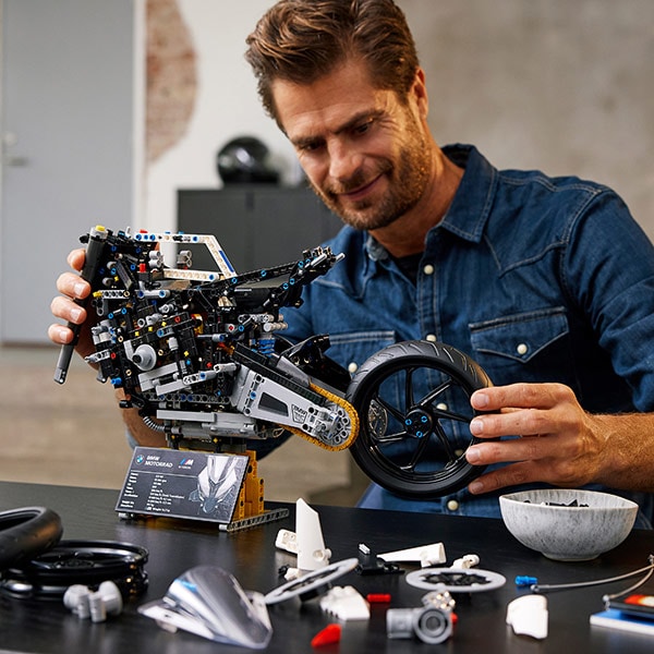 LEGO Technic: BMW M 1000 RR 42130, 18 ani+, 1920 piese