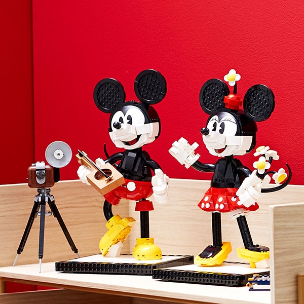 LEGO Disney: Personaje construibile Mickey Mouse si Minnie Mouse 43179, 18 ani+, 1739 piese