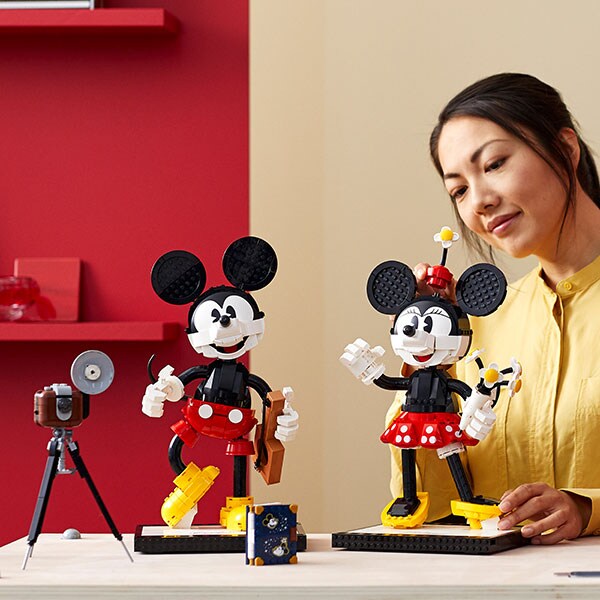 LEGO Disney: Personaje construibile Mickey Mouse si Minnie Mouse 43179, 18 ani+, 1739 piese