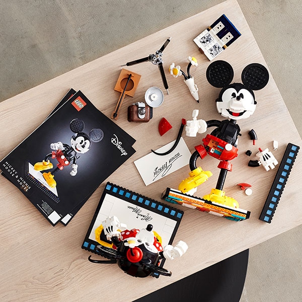 LEGO Disney: Personaje construibile Mickey Mouse si Minnie Mouse 43179, 18 ani+, 1739 piese