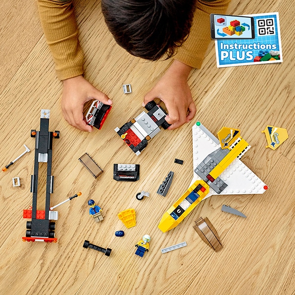 LEGO City: Transportor de avion cu reactie pentru spectacol aviatic 60289, 5 ani+, 281 piese