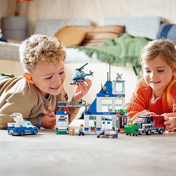 LEGO City: Sectie de politie 60316, 6 ani+, 668 piese