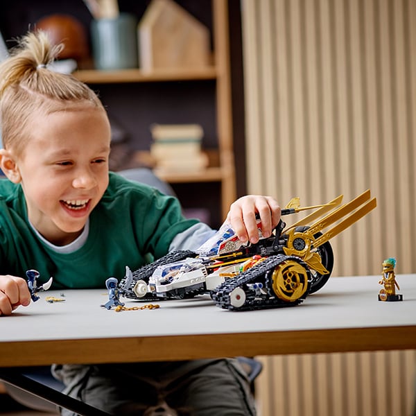 LEGO Ninjago: Ultra Sonic Raider 71739, 9 ani+, 725 piese
