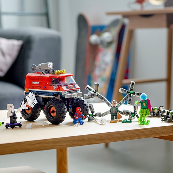 LEGO Super Heroes: Camionul gigant al Omului paianjen contra Mysterio 76174, 8 ani+, 439 piese