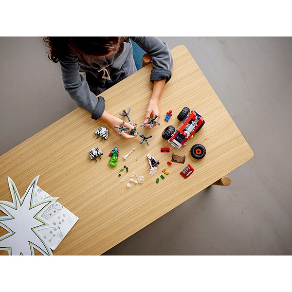 LEGO Super Heroes: Camionul gigant al Omului paianjen contra Mysterio 76174, 8 ani+, 439 piese