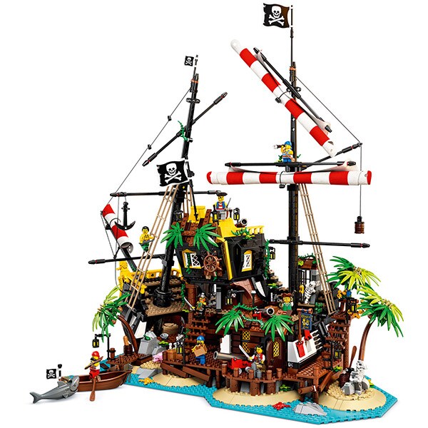 LEGO Ideas: Pirates of Barracuda Bay 21322, 16 ani+, 2545 piese