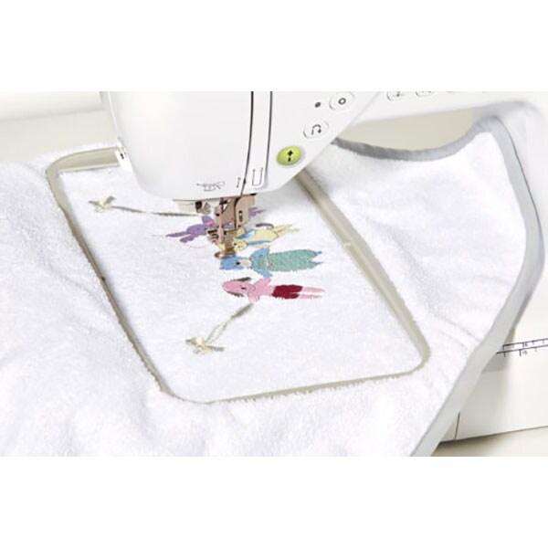 Masina de brodat BROTHER Innov-is F440E, 138 modele broderie, arie 13 x 18 cm, 650 imp./min, alb-albastru