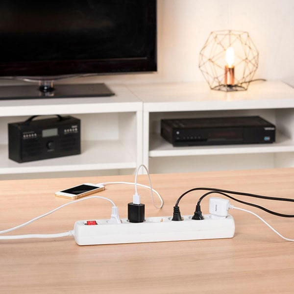 Prelungitor HAMA 30384, 6 prize, 1.4m, intrerupator, alb