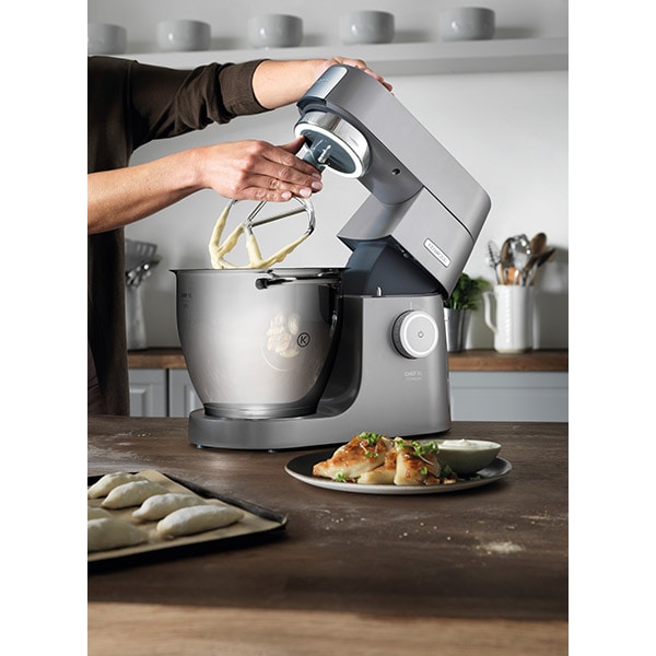Robot de bucatarie KENWOOD Chef XL Titanium KVL8320S, vas 6.7l, blender 1.6l, 1700W, viteza variabila, argintiu