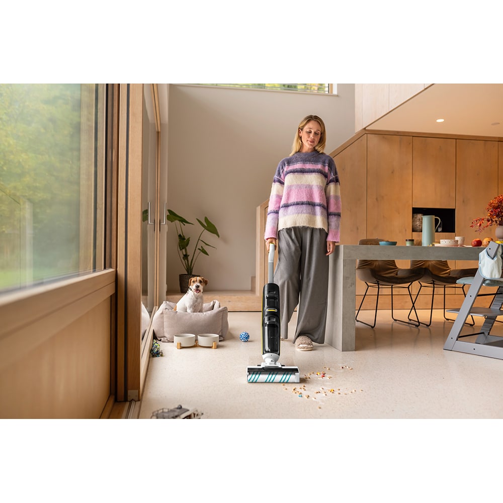 Aspirator vertical cu spalare KARCHER FCV 4 Home&Pet 1.056-137.0, 0.75l, autonomie max 45 min, Tehnologie Hygienic Spin, alb-negru