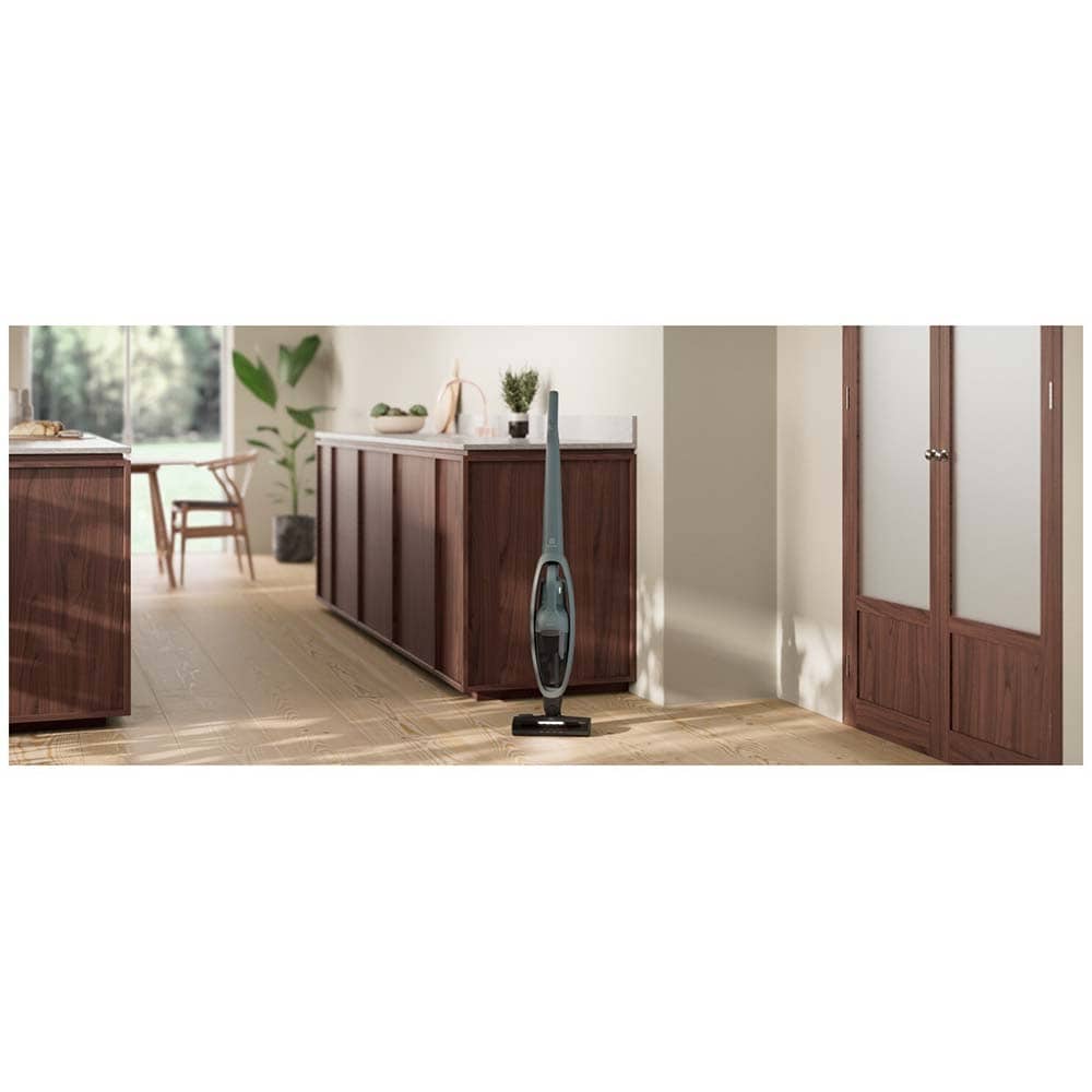 Aspirator vertical ELECTROLUX 500 ES52C212XN, 0.3l, 21.6V, autonomie max 55 min, verde inchis-negru