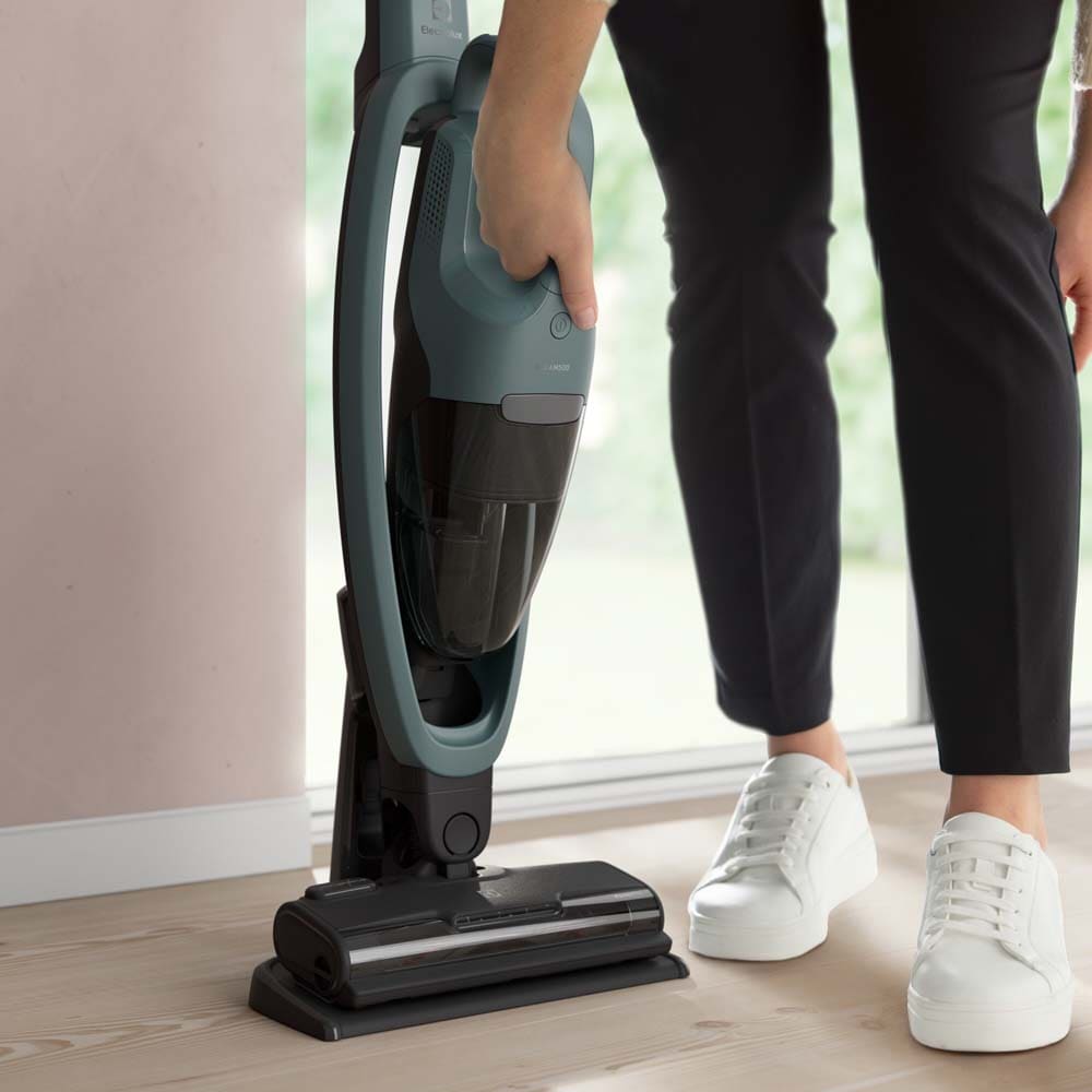 Aspirator vertical ELECTROLUX 500 ES52C212XN, 0.3l, 21.6V, autonomie max 55 min, verde inchis-negru