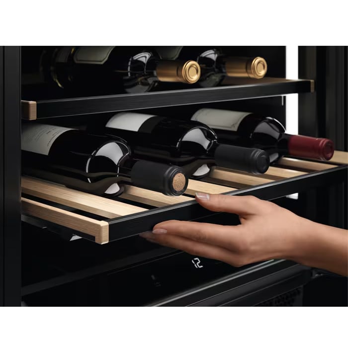 Racitor de vinuri incorporabil AEG AWS4052B5B, 52 sticle, H 82 cm, Clasa G