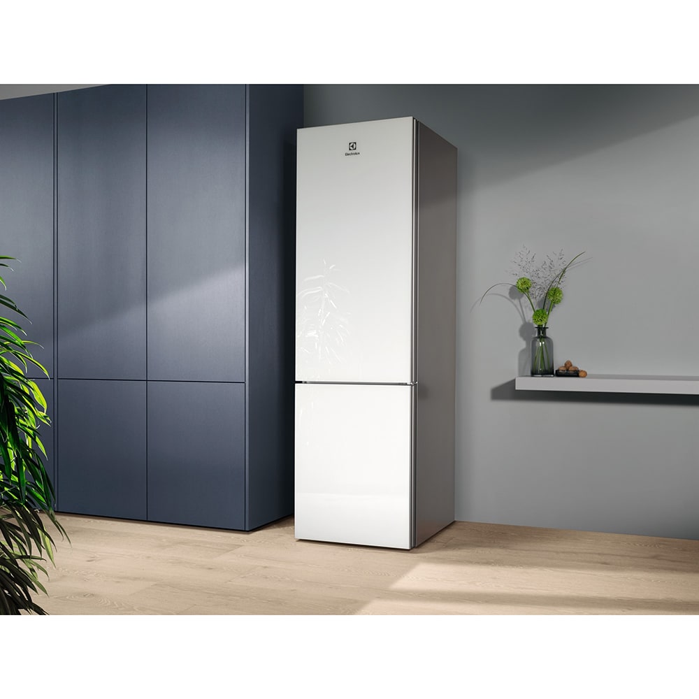 Combina frigorifica ELECTROLUX LNT7ME36G2, No Frost, 367 l, H 201 cm, Clasa E, alb