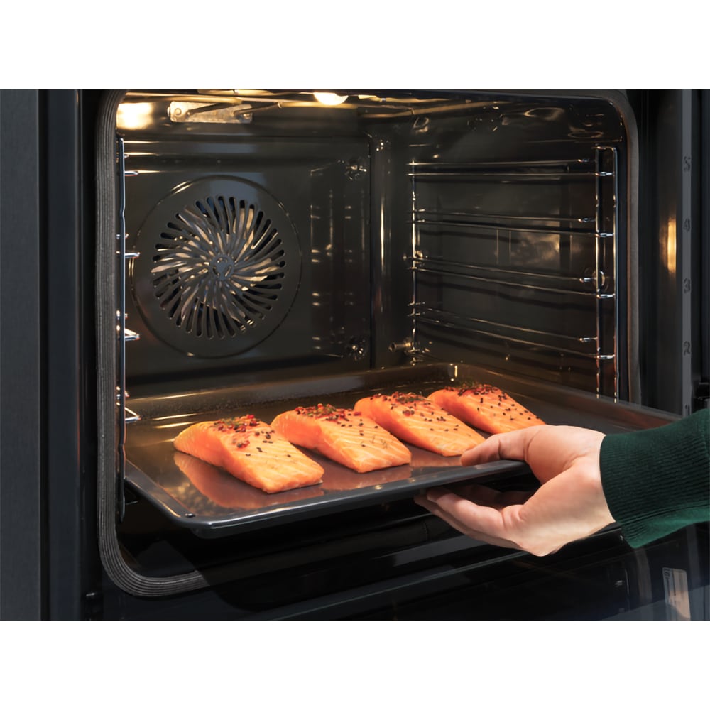 Cuptor incorporabil ELECTROLUX SteamBoost EOB8S39WZ, Electric, Gatire cu abur, 70 l, Clasa A++, Wi-Fi, negru