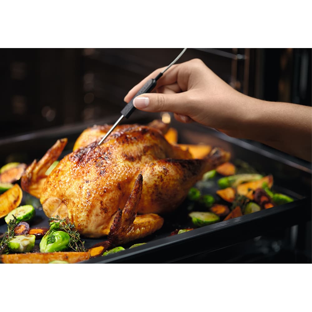 Cuptor incorporabil ELECTROLUX SteamBake EOD6F77WX, Electric, Gatire cu abur, Autocuratare catalitica, 72 l, Clasa A+, Wi-Fi, negru-inox