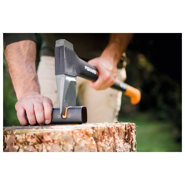 Dispozitiv pentru ascutit topoare si cutite FISKARS XSH 1000601