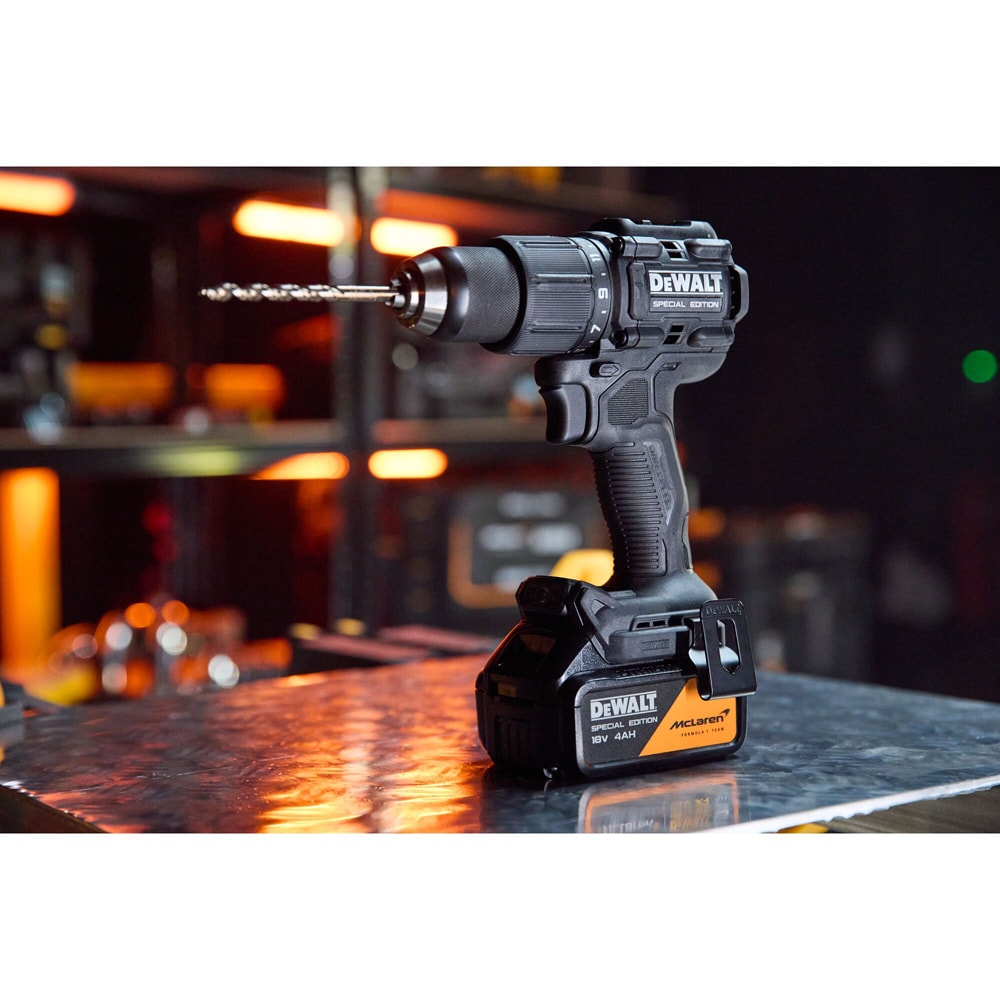 Masina de gaurit si insurubat cu percutie DEWALT x McLaren F1 Team DCD86MM1T-QW, 1x4Ah, 18V, 2000RPM, 90Nm