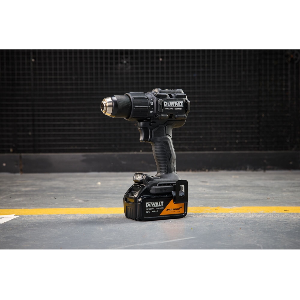 Masina de gaurit si insurubat cu percutie DEWALT x McLaren F1 Team DCD86MM1T-QW, 1x4Ah, 18V, 2000RPM, 90Nm