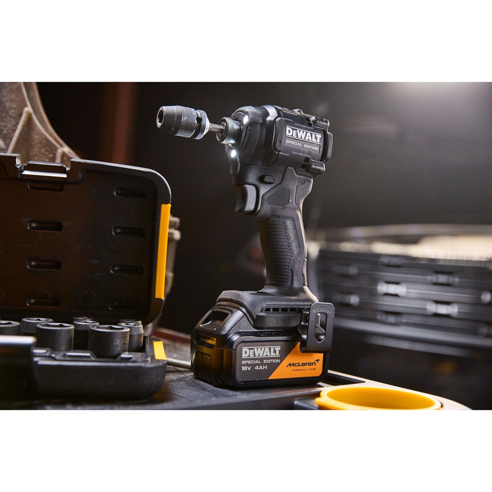 Masina de insurubat si gaurit cu impact DEWALT DCF86MM1T-QW x McLaren F1 Team, 18V, 1x4Ah, 206Nm