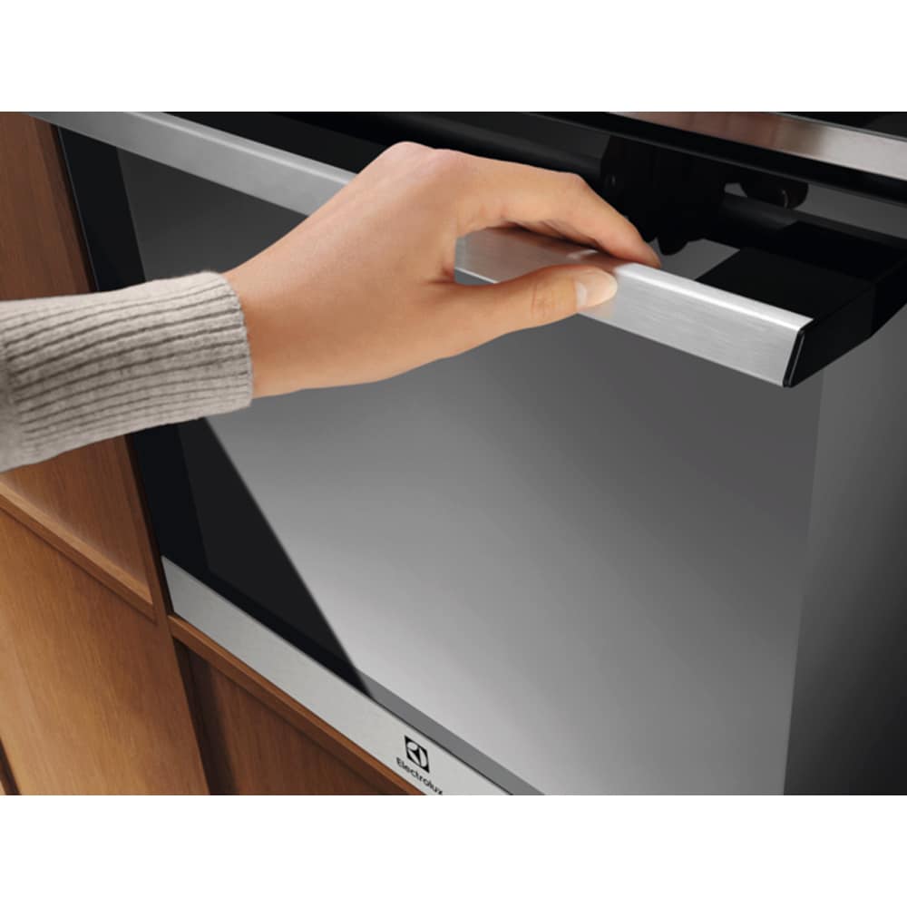 Cuptor incorporabil ELECTROLUX EOE8P38X, Electric, Autocuratare pirolitica, 72 l, Clasa A+, inox-negru