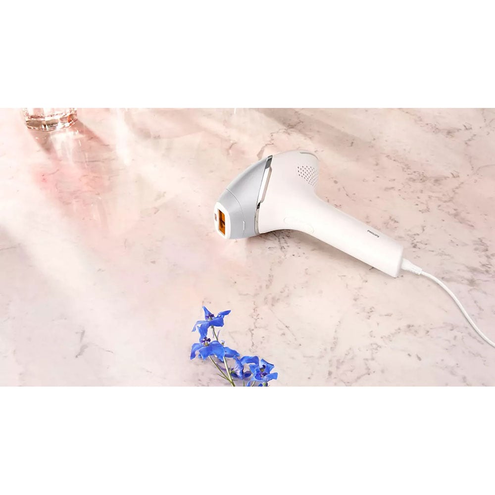 Epilator IPL PHILIPS Lumea Seria 8000 BRI940/00, 450.000 de impulsuri, 1 accesoriu, SenseIQ, retea, argintiu
