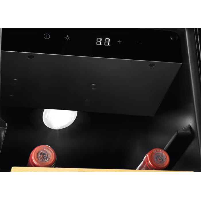 Racitor de vinuri incorporabil ELECTROLUX EWS4020B5B, 20 sticle, H 82 cm, Clasa G