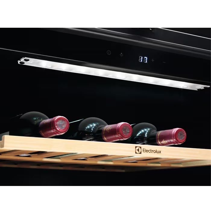 Racitor de vinuri incorporabil ELECTROLUX EWS4052B5B, 52 sticle, H 82 cm, Clasa G
