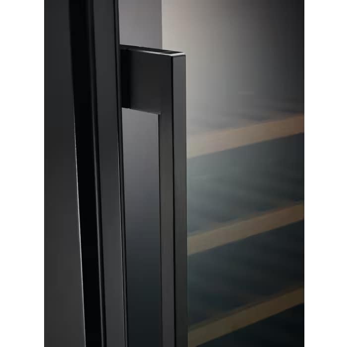 Racitor de vinuri incorporabil ELECTROLUX EWS4052B5B, 52 sticle, H 82 cm, Clasa G