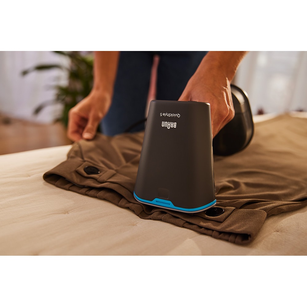 Aparat de calcat vertical cu abur BRAUN GS5031BL, 1200W, 25g/min, 150ml, talpa Dual FreeGlide 3D, bleumarin-negru