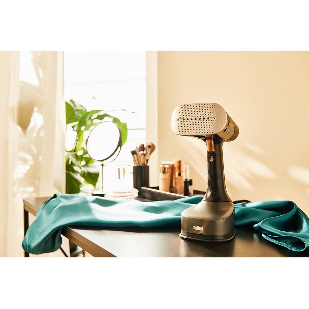 Aparat de calcat vertical cu abur BRAUN GS7077BK, 1600W, 35g/min, 250ml, talpa Dual FreeGlide 3D, negru