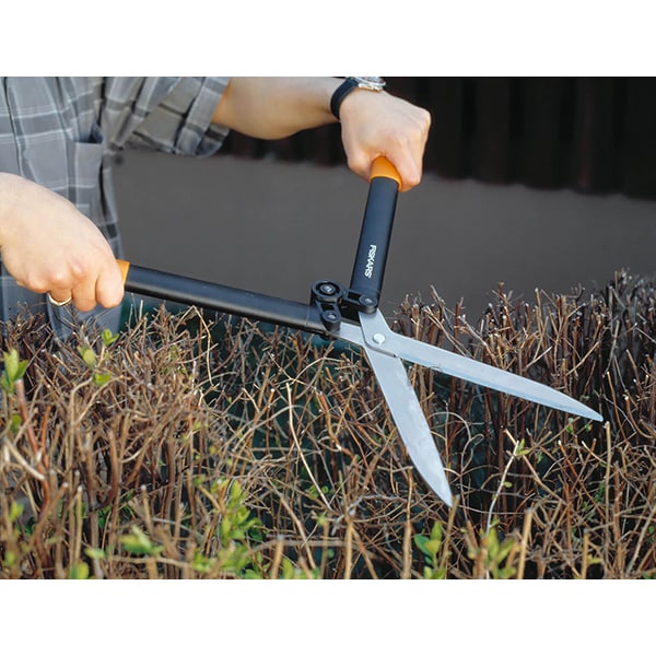 Foarfeca cu parghie pentru gard viu FISKARS HS52, 54cm, negru-portocaliu