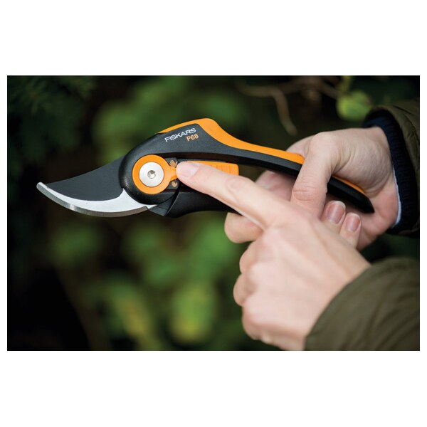 Foarfeca pas cu pas FISKARS SmartFit TM 1001424