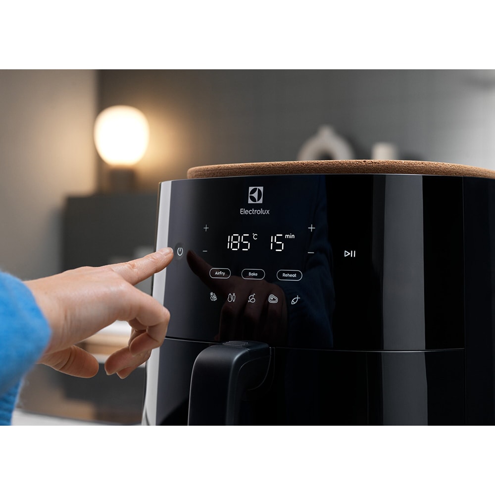Friteuza cu aer cald ELECTROLUX Seria 700 XXL EAF7B, 2.3kg, 6.8l, 1800W, negru-maro