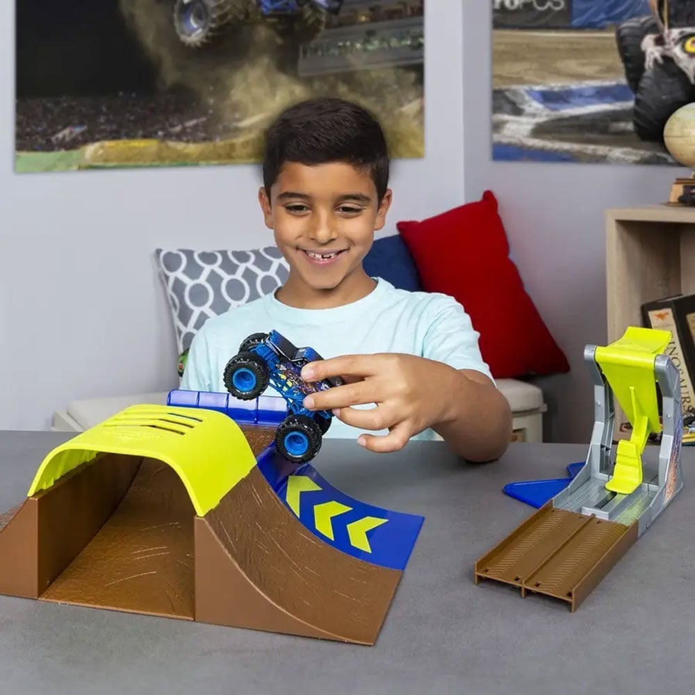 Set masinuta MONSTER JAM Champ Ramp Freestyle - Sonuva Digger 037005176, 3 ani+, albastru-galben