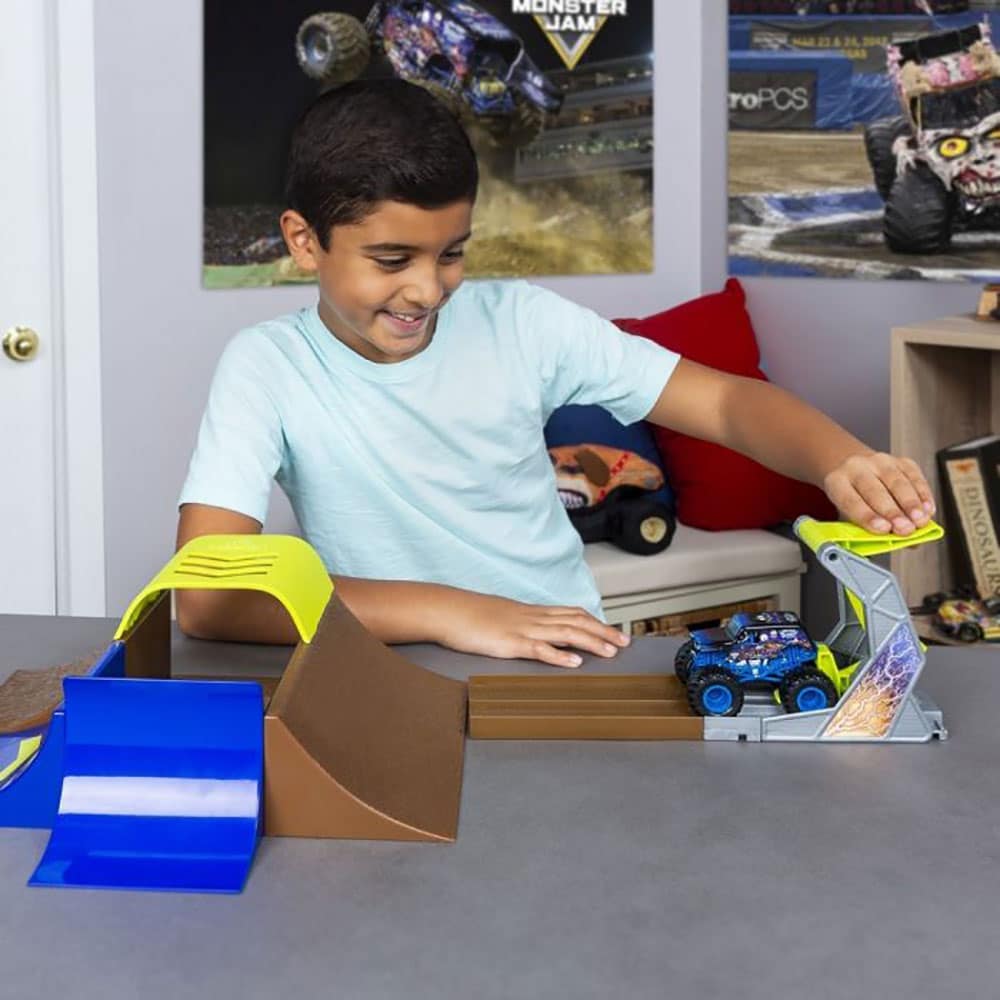 Set masinuta MONSTER JAM Champ Ramp Freestyle - Sonuva Digger 037005176, 3 ani+, albastru-galben