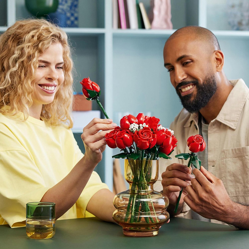 LEGO Botanicals: Buchet de trandafiri 10328, 18 ani+, 822 piese