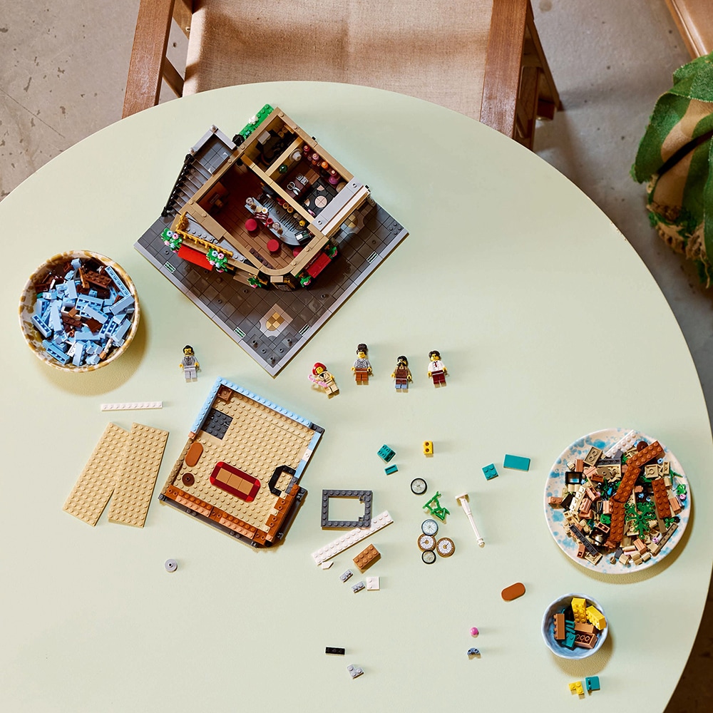 LEGO Icons: Colt in stil Tudor 10350, 18 ani+, 3266 piese