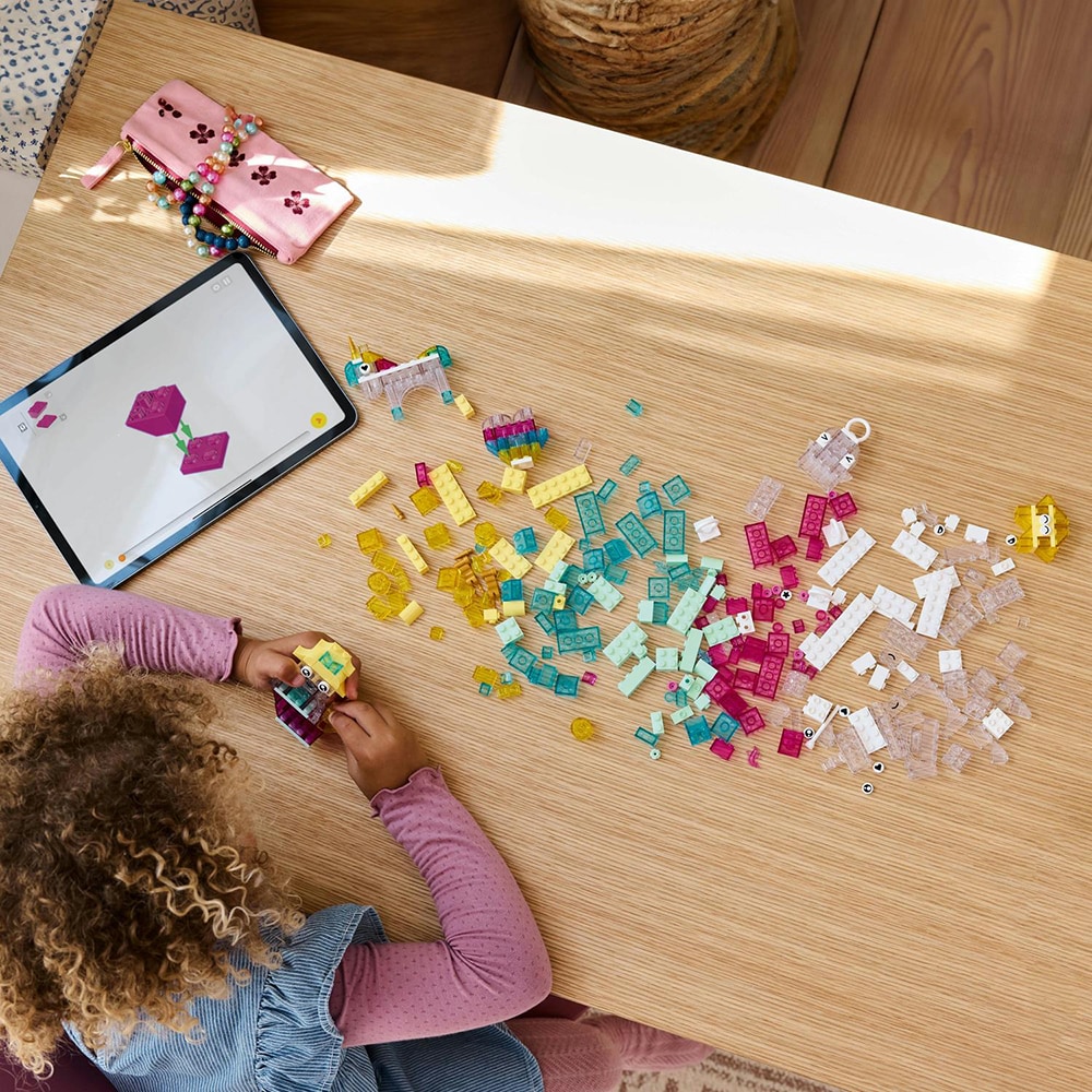 LEGO Classic: Cutie transparenta magica 11040, 5 ani+, 340 piese